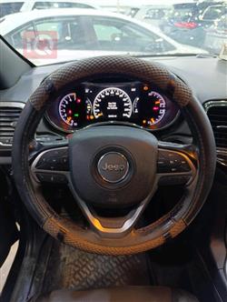 جیپ گراند شیرۆکی